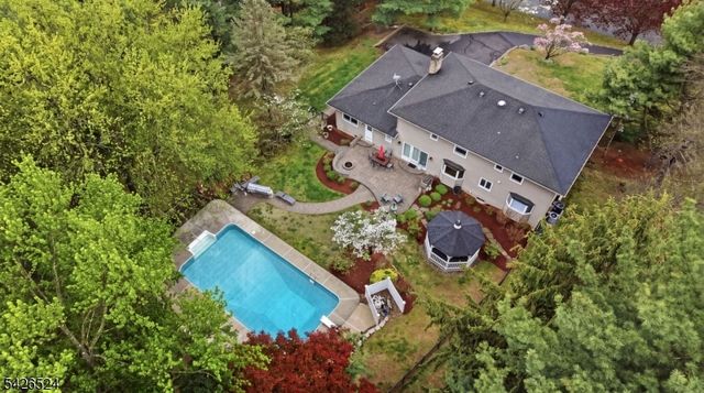 15 Sunrise Cir, Clinton Twp., NJ 08809