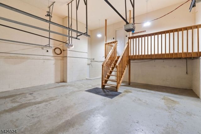 15 Sunrise Cir, Clinton Twp., NJ 08809