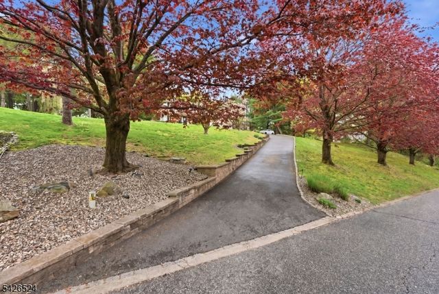 15 Sunrise Cir, Clinton Twp., NJ 08809