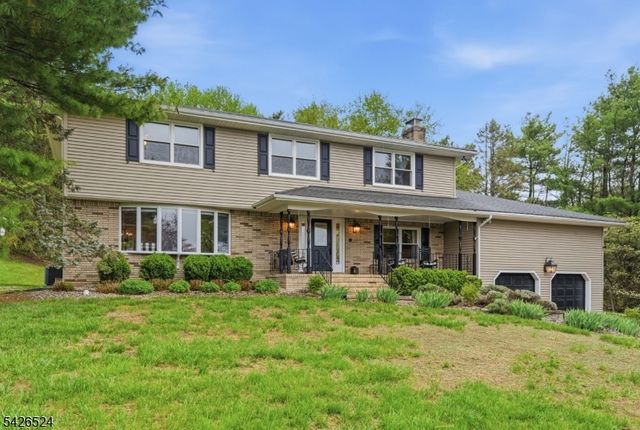 15 Sunrise Cir, Clinton Twp., NJ 08809