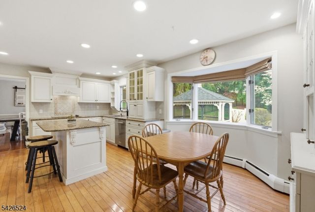 15 Sunrise Cir, Clinton Twp., NJ 08809