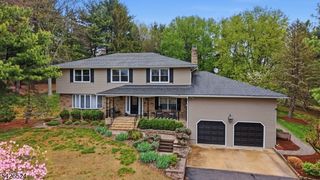 15 Sunrise Cir, Clinton Twp., NJ 08809