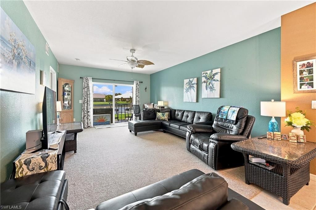 Image 10 of property listing at 406 SW 3rd ST 102, Cape Coral, FL 33991