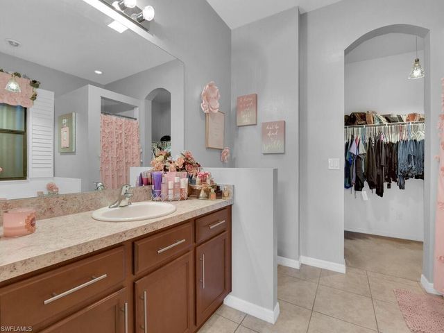 821 SW 17th ST, Cape Coral, FL 33991