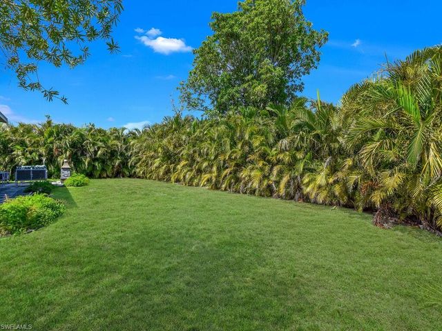 821 SW 17th ST, Cape Coral, FL 33991