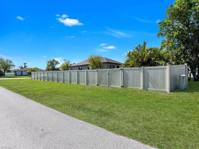 821 SW 17th ST, Cape Coral, FL 33991