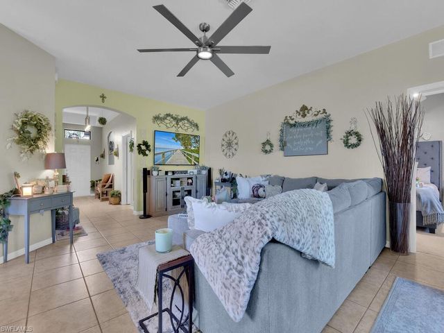 821 SW 17th ST, Cape Coral, FL 33991