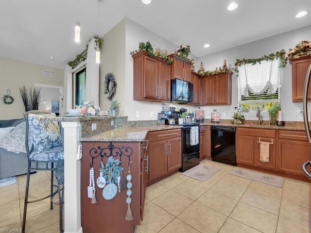 821 SW 17th ST, Cape Coral, FL 33991