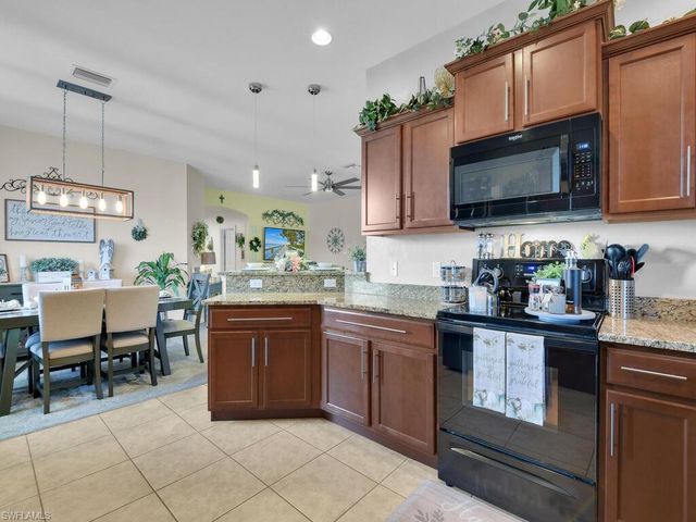 821 SW 17th ST, Cape Coral, FL 33991