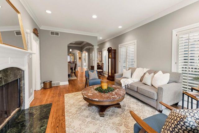 637 E Carlisle AVENUE, Whitefish Bay, WI 53217