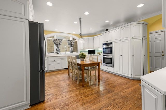 637 E Carlisle AVENUE, Whitefish Bay, WI 53217