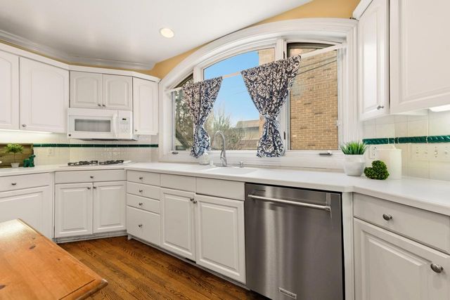 637 E Carlisle AVENUE, Whitefish Bay, WI 53217