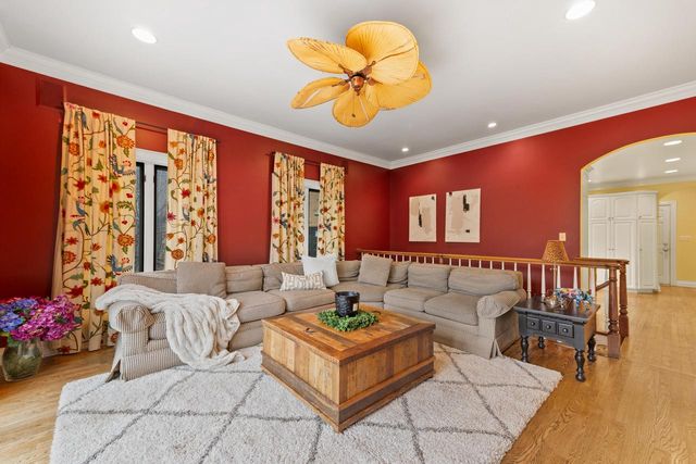 637 E Carlisle AVENUE, Whitefish Bay, WI 53217