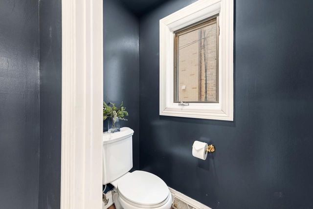 637 E Carlisle AVENUE, Whitefish Bay, WI 53217