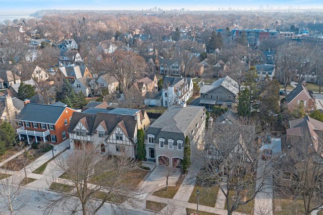 637 E Carlisle AVENUE, Whitefish Bay, WI 53217