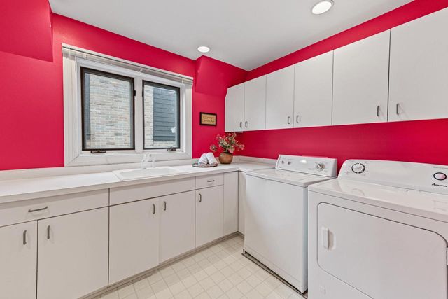 637 E Carlisle AVENUE, Whitefish Bay, WI 53217