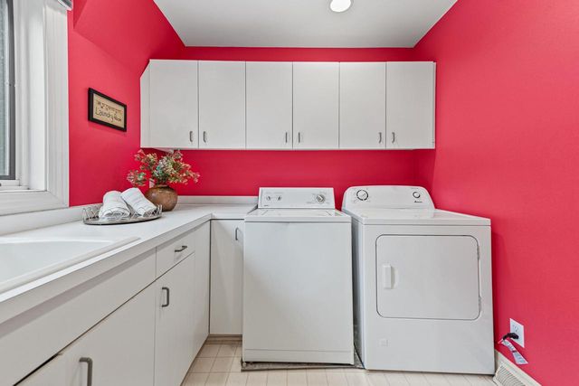 637 E Carlisle AVENUE, Whitefish Bay, WI 53217