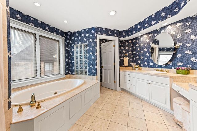 637 E Carlisle AVENUE, Whitefish Bay, WI 53217