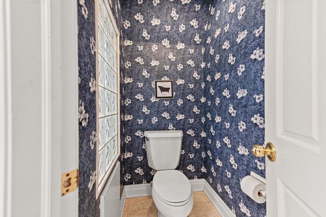 637 E Carlisle AVENUE, Whitefish Bay, WI 53217