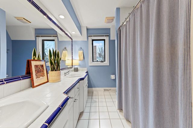 637 E Carlisle AVENUE, Whitefish Bay, WI 53217