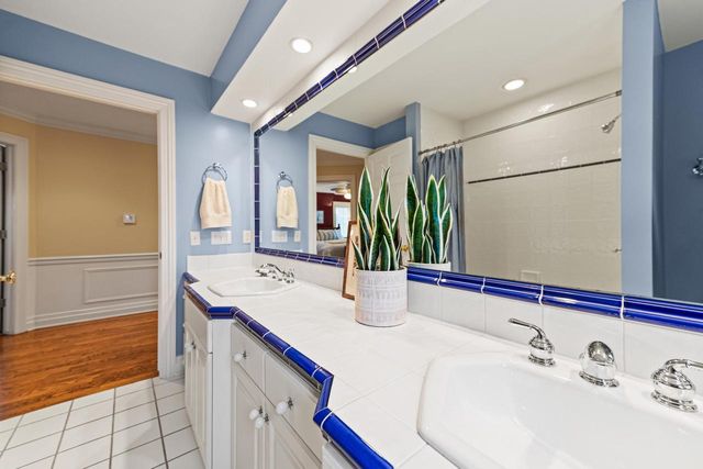 637 E Carlisle AVENUE, Whitefish Bay, WI 53217