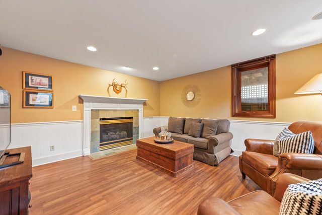 637 E Carlisle AVENUE, Whitefish Bay, WI 53217