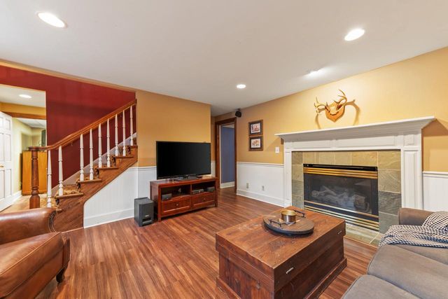 637 E Carlisle AVENUE, Whitefish Bay, WI 53217