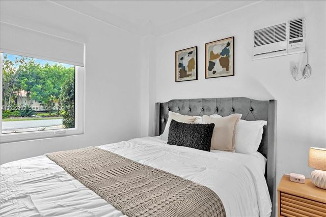 813 NE 17th Street, Fort Lauderdale, FL 33305