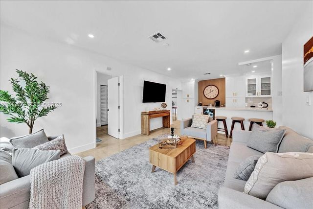 813 NE 17th Street, Fort Lauderdale, FL 33305