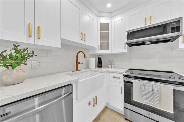 813 NE 17th Street, Fort Lauderdale, FL 33305