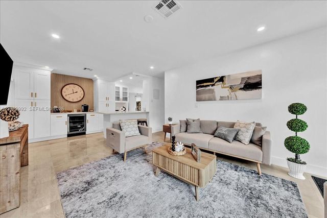 813 NE 17th Street, Fort Lauderdale, FL 33305