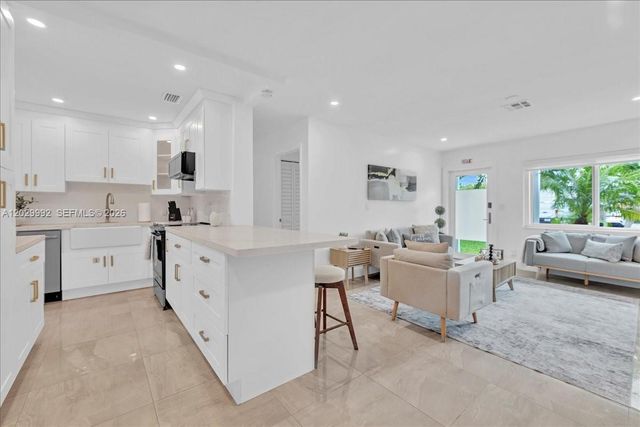 813 NE 17th Street, Fort Lauderdale, FL 33305