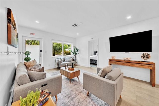 813 NE 17th Street, Fort Lauderdale, FL 33305