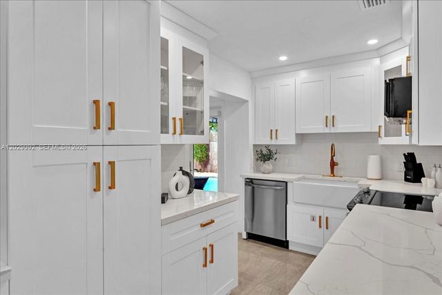 813 NE 17th Street, Fort Lauderdale, FL 33305