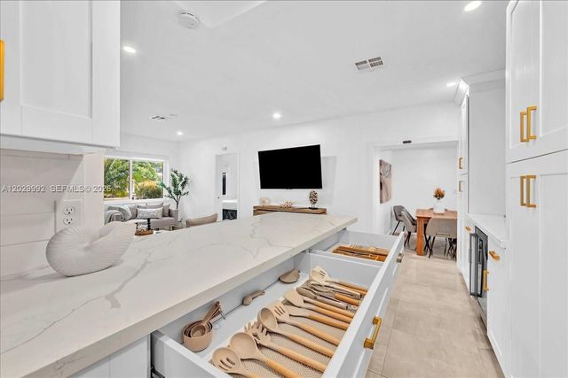813 NE 17th Street, Fort Lauderdale, FL 33305