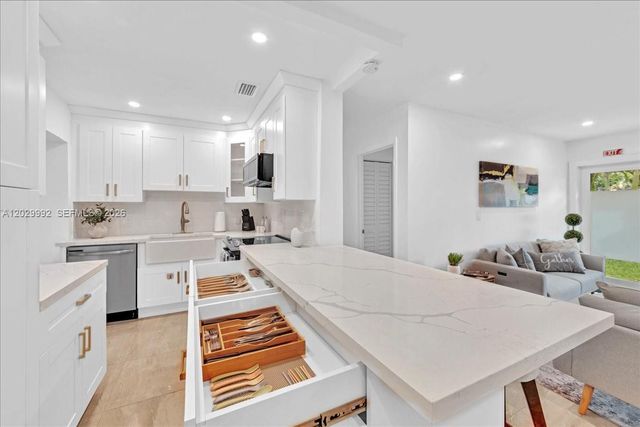 813 NE 17th Street, Fort Lauderdale, FL 33305