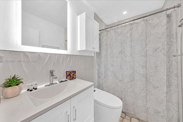 813 NE 17th Street, Fort Lauderdale, FL 33305