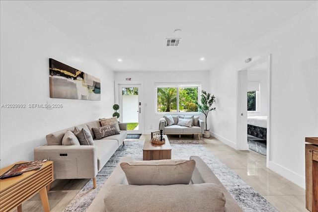 813 NE 17th Street, Fort Lauderdale, FL 33305
