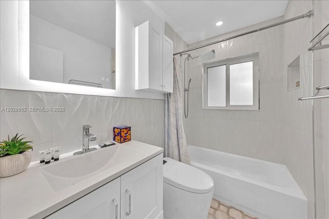 813 NE 17th Street, Fort Lauderdale, FL 33305