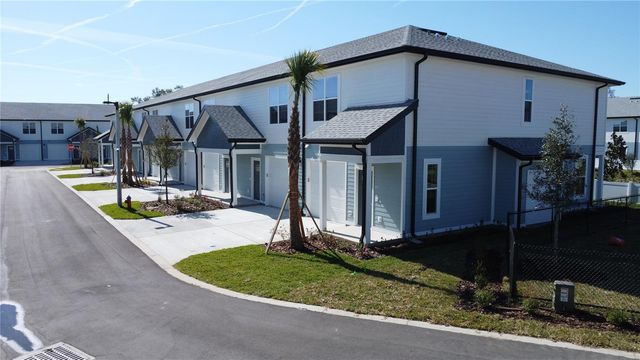 1075 E CAROLINE STREET, Tavares, FL 32778