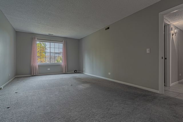 520 BIESTERFIELD Road E220, Elk Grove Village, IL 60007