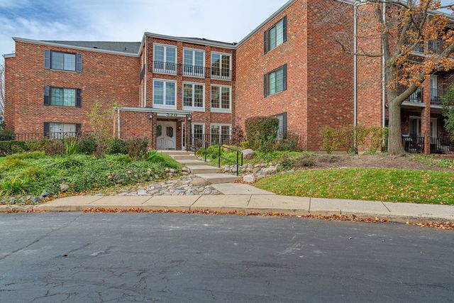 520 BIESTERFIELD Road E220, Elk Grove Village, IL 60007