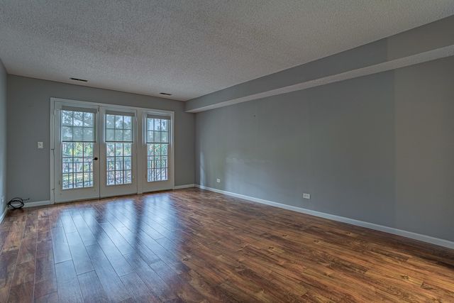 520 BIESTERFIELD Road E220, Elk Grove Village, IL 60007