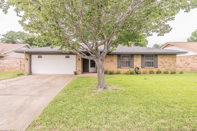500 Emerson Drive, Euless, TX 76039