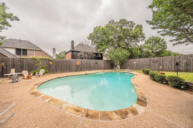 500 Emerson Drive, Euless, TX 76039