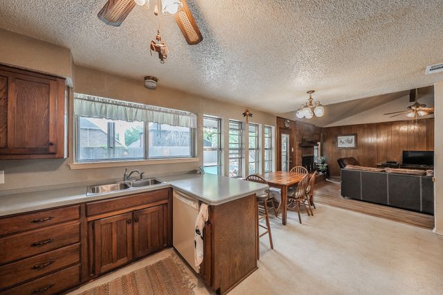 500 Emerson Drive, Euless, TX 76039