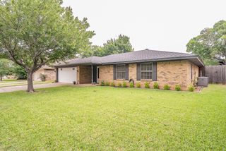 500 Emerson Drive, Euless, TX 76039