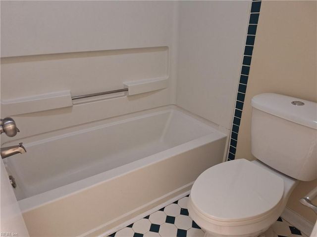 38 Parkway DR, Hampton, VA 23669