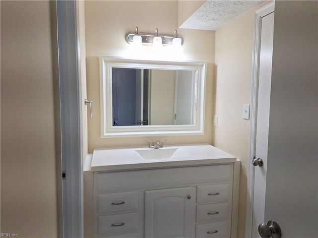 38 Parkway DR, Hampton, VA 23669