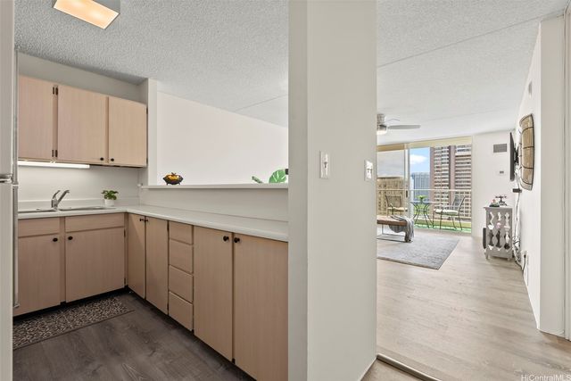 400 Hobron Lane 2211, Honolulu, HI 96815